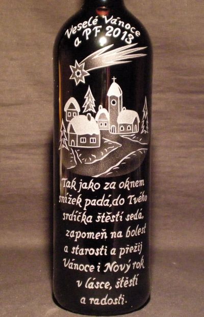 photo: Lahev vína k vánocům