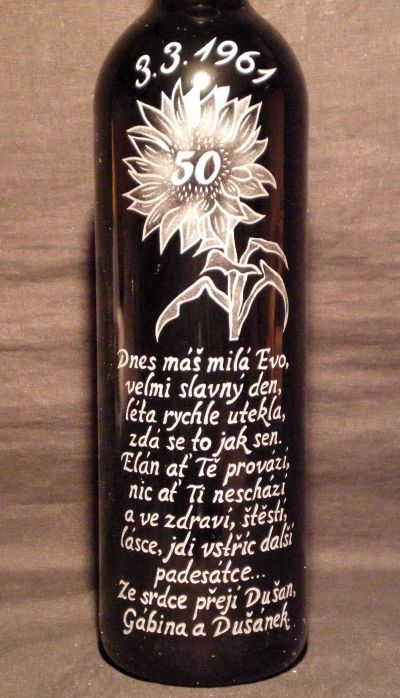 photo: Slogan na lahvi s vínem